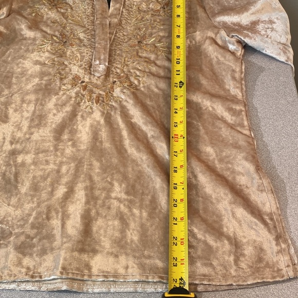 Studio by Liz Claiborne - Crushed Velvet top. Size S - Picture 10 of 12